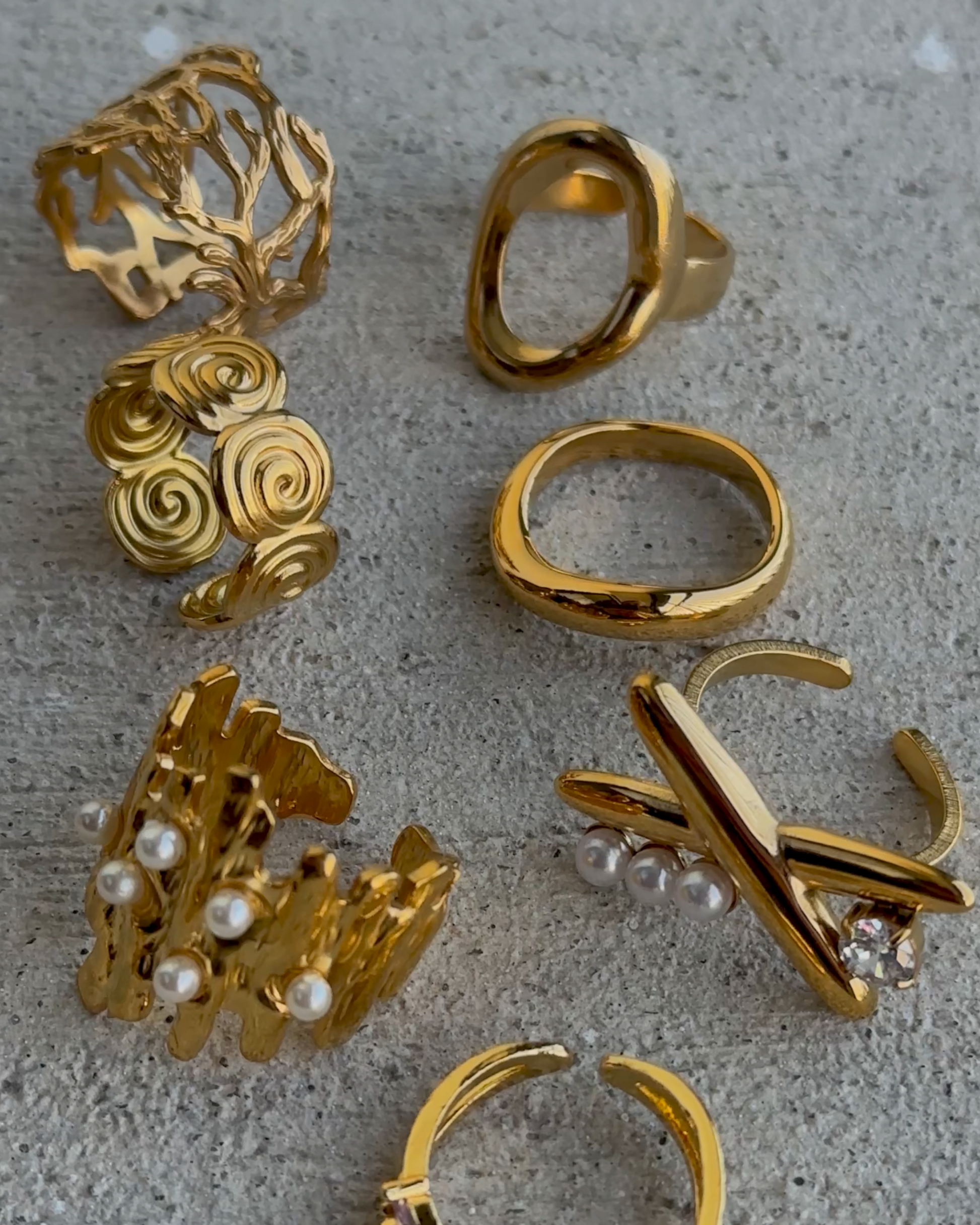 Serene Gold Ring